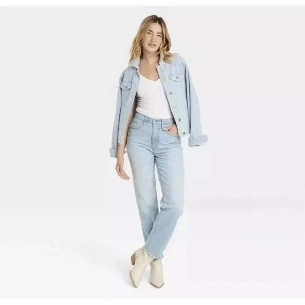 Women's Vintage Light Wash‎ Straight Jeans 2 – Universal Thread High-Rise